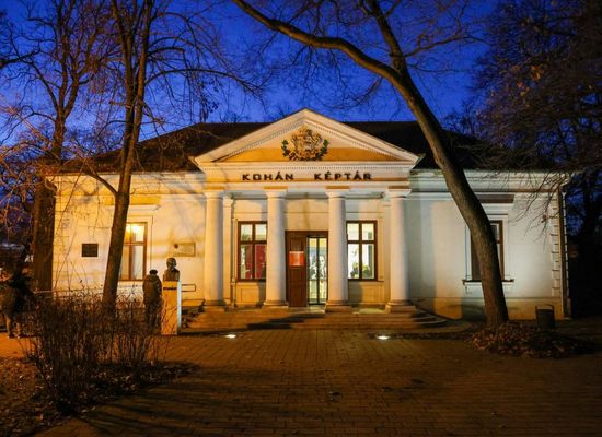 Gyulán, a Kohán Képtárban, 2026. február 15-ig látható a Koszta Rozó 100 kiállítás. Kép forrása: Kohán Képtár Facebook-oldala Gyulán, a Kohán Képtárban, 2026. február 15-ig látható a Koszta Rozó 100 kiállítás. Kép forrása: Kohán Képtár Facebook-oldala