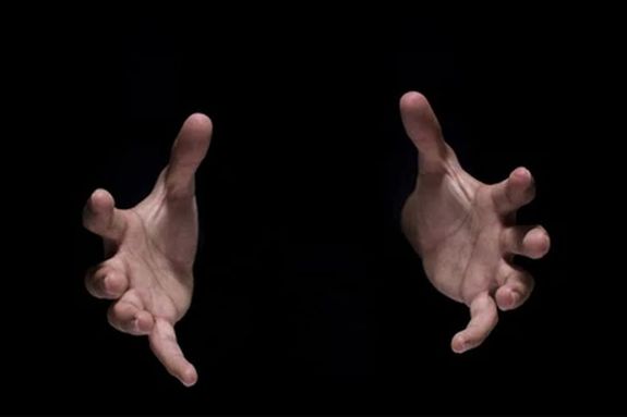 A tavaly, júniusi délutánon, a 36 éves, italozó életmódot folytató fiú anyját a mellkasánál két kézzel meglökte, aki elvesztette egyensúlyát és az ágyra esett. Inkább odaadta fiának a kért 5 ezer forintot. A kép illusztráció. Kép: Shutterstock A tavaly, júniusi délutánon, a 36 éves, italozó életmódot folytató fiú anyját a mellkasánál két kézzel meglökte, aki elvesztette egyensúlyát és az ágyra esett. Inkább odaadta fiának a kért 5 ezer forintot. A kép illusztráció. Kép: Shutterstock