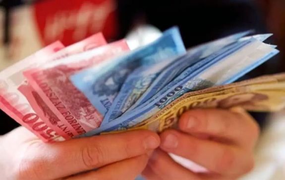 A dévaványai férfi bolti eladó, pénztáros munkakörben dolgozott egy hódmezővásárhelyi székhelyű, italkereskedelemmel foglalkozó cég gyomaendrődi és dévaványai üzleteiben. A munkaadóját lopta meg. A kép illusztráció. Kép: Shutterstock A dévaványai férfi bolti eladó, pénztáros munkakörben dolgozott egy hódmezővásárhelyi székhelyű, italkereskedelemmel foglalkozó cég gyomaendrődi és dévaványai üzleteiben. A munkaadóját lopta meg. A kép illusztráció. Kép: Shutterstock