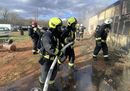 Tűz keletkezett egy autószerelő műhelyben, tegnap, délután, Telekgerendáson. Képek forrása: Békés Vármegyei Katasztrófavédelmi Igazgatóság Tűz keletkezett egy autószerelő műhelyben, tegnap, délután, Telekgerendáson. Képek forrása: Békés Vármegyei Katasztrófavédelmi Igazgatóság