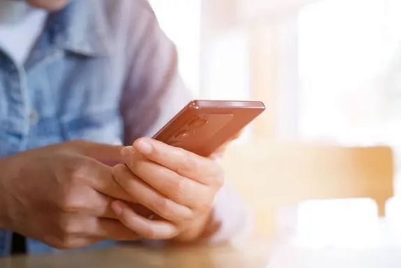 Idegenek hívtak fel tegnap, Békés vármegyében, egy szeghalmi férfit. Azt állították, hogy támadás érte a bankszámláját, és kérték együttműködését. A kép illusztráció. Kép: DepositPhotos Idegenek hívtak fel tegnap, Békés vármegyében, egy szeghalmi férfit. Azt állították, hogy támadás érte a bankszámláját, és kérték együttműködését. A kép illusztráció. Kép: DepositPhotos