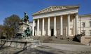 A Magyar Nemzeti Múzeum főépülete Budapest VIII. kerületében, a Múzeum körúton van. Klasszicista stílusú, 1837–47 között épült, tervezője Pollack Mihály építész, alapítója gróf Széchényi Ferenc. Forrás: Wikipédia. Kép: Nemzeti Örökség Intézete A Magyar Nemzeti Múzeum főépülete Budapest VIII. kerületében, a Múzeum körúton van. Klasszicista stílusú, 1837–47 között épült, tervezője Pollack Mihály építész, alapítója gróf Széchényi Ferenc. Forrás: Wikipédia. Kép: Nemzeti Örökség Intézete