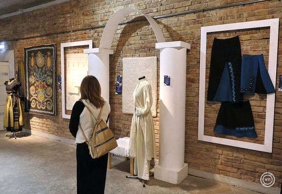 A XX. Kárpát-medencei Népi Textilfesztivál megnyitóján, pénteken, Békéscsabán, a Munkácsy Mihály Múzeumban. Képek: MTI / Lehoczky Péter A XX. Kárpát-medencei Népi Textilfesztivál megnyitóján, pénteken, Békéscsabán, a Munkácsy Mihály Múzeumban. Képek: MTI / Lehoczky Péter