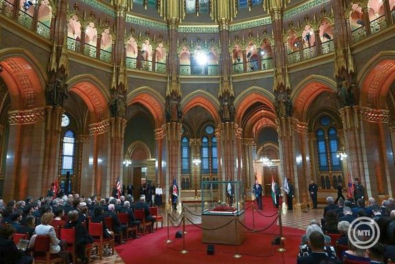 Sulyok Tamás köztársasági elnök beszédet mond március 14-én, a Kossuth-és Széchenyi-díjak ünnepélyes átadásán, az Országház kupolacsarnokában. Kép: MTI / Illyés Tibor Sulyok Tamás köztársasági elnök beszédet mond március 14-én, a Kossuth-és Széchenyi-díjak ünnepélyes átadásán, az Országház kupolacsarnokában. Kép: MTI / Illyés Tibor
