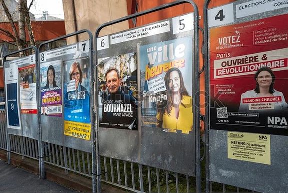 A jogszabály szerint, a plakátot annak kell eltávolítani, aki elhelyezte, vagy akinek érdekében elhelyezték. A kép illusztráció. Kép: Shutterstock A jogszabály szerint, a plakátot annak kell eltávolítani, aki elhelyezte, vagy akinek érdekében elhelyezték. A kép illusztráció. Kép: Shutterstock