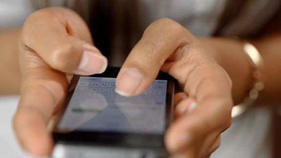 Előbb a magát bankbiztonsági szakembernek, majd a magát rendőrnek kiadó nő telefonált. A kép illusztráció. Kép: Pixabay Előbb a magát bankbiztonsági szakembernek, majd a magát rendőrnek kiadó nő telefonált. A kép illusztráció. Kép: Pixabay