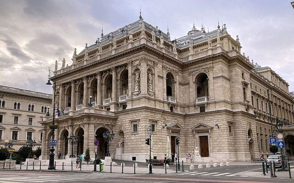 A Magyar Állami Operaház épülete Budapesten, az Andrássy úton. Kép: Wikipédia A Magyar Állami Operaház épülete Budapesten, az Andrássy úton. Kép: Wikipédia