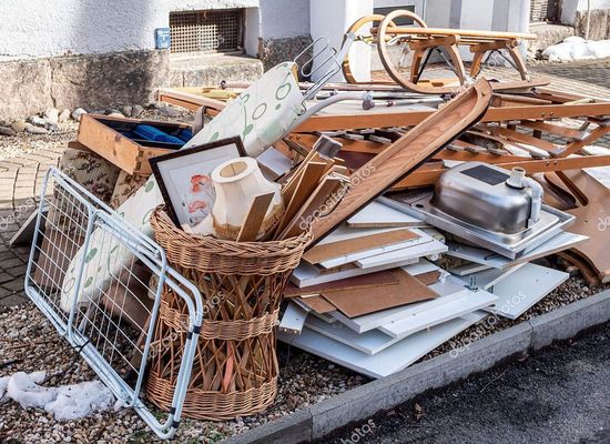 A gyulai férfi belterületi házánál, ebtartási ellenőrzéskor, legalább 10 köbméternyi kommunális hulladékot és lomhulladékot találtak. A kép illusztráció. Kép: DepositPhotos A gyulai férfi belterületi házánál, ebtartási ellenőrzéskor, legalább 10 köbméternyi kommunális hulladékot és lomhulladékot találtak. A kép illusztráció. Kép: DepositPhotos