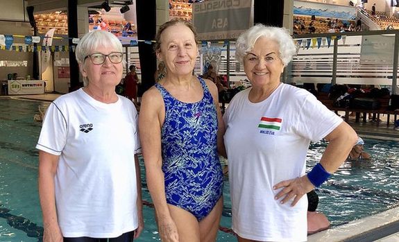 A három békéscsabai éremszerző hölgy, balról: Gazsyné Hrabovszki Edit, Sallai Katalin, Miklós Éva A három békéscsabai éremszerző hölgy, balról: Gazsyné Hrabovszki Edit, Sallai Katalin, Miklós Éva