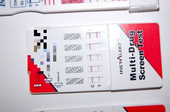 A nő és a férfi kábítószer-gyorstesztje pozitív lett, a gyanú szerint, kokaint is fogyasztottak. A kép illusztráció. Kép: Police.hu A nő és a férfi kábítószer-gyorstesztje pozitív lett, a gyanú szerint, kokaint is fogyasztottak. A kép illusztráció. Kép: Police.hu