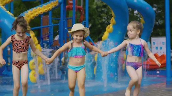 A Gyulai Várfürdő vízi gyermekparadicsomának nyitását május 23-tól tervezik, az időjárástól függően. Forrás: varfurdo.hu. Korábbi kép forrása: Gyulai Várfürdő / YouTube A Gyulai Várfürdő vízi gyermekparadicsomának nyitását május 23-tól tervezik, az időjárástól függően. Forrás: varfurdo.hu. Korábbi kép forrása: Gyulai Várfürdő / YouTube