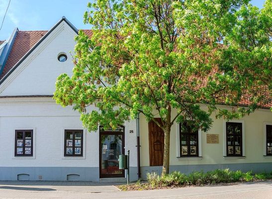 A KÖVIZIG Tájvízházában, május 20-án, 17 órakor nyílik a Gyulai Alkotók Baráti Körének kiállítása. A képen a Tájvízház. Kép: Körös-vidéki Vízügyi Igazgatóság A KÖVIZIG Tájvízházában, május 20-án, 17 órakor nyílik a Gyulai Alkotók Baráti Körének kiállítása. A képen a Tájvízház. Kép: Körös-vidéki Vízügyi Igazgatóság