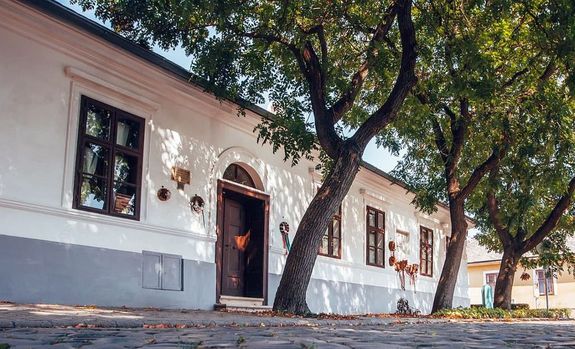 Erkel Ferenc szülőháza Gyulán, az Apor téren. Kép: csodalatosmagyaroorszag.hu Erkel Ferenc szülőháza Gyulán, az Apor téren. Kép: csodalatosmagyaroorszag.hu