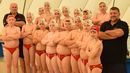 A 2025–2026. évben kilenc fordulót játszó baby korosztályos békéscsabai vízilabdacsapat többsége és a két edző, Csabai Zoltán (jobbra) és Szilvásy Attila (balra hátul). Kép: Balázs Lajos A 2025–2026. évben kilenc fordulót játszó baby korosztályos békéscsabai vízilabdacsapat többsége és a két edző, Csabai Zoltán (jobbra) és Szilvásy Attila (balra hátul). Kép: Balázs Lajos