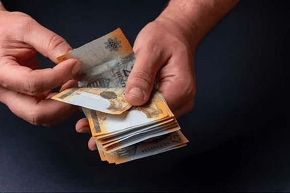 A férfi az előlegként, anyagdíjra átvett összegekkel, rendszeres haszonszerzésre törekedett. A kép illusztráció. Kép: Shutterstock A férfi az előlegként, anyagdíjra átvett összegekkel, rendszeres haszonszerzésre törekedett. A kép illusztráció. Kép: Shutterstock
