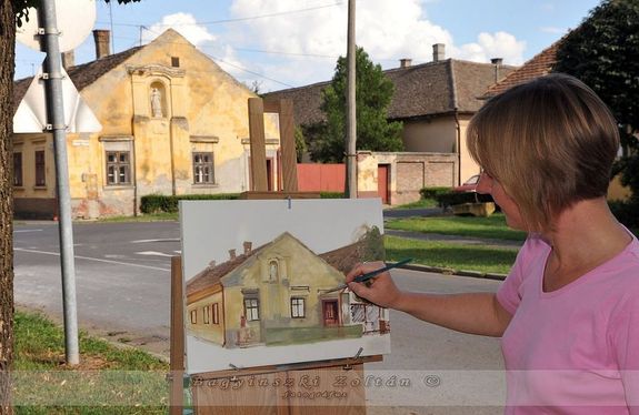 Alkotás közben, a Gyulai Művésztelepen. Kép, amely már történelem Gyulán. Kép: Bagyinszki Zoltán fotográfus. Kép forrása: bagyinszki.eu Alkotás közben, a Gyulai Művésztelepen. Kép, amely már történelem Gyulán. Kép: Bagyinszki Zoltán fotográfus. Kép forrása: bagyinszki.eu