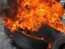 A szarvasi férfi tanyájának udvarán, mintegy 100 kg hulladékká vált matracot és bálamadzagot égetett, de a tűz átterjedt hulladéknak nem minősülő gumiabroncsokra is. A kép illusztráció. Kép: Pixabay A szarvasi férfi tanyájának udvarán, mintegy 100 kg hulladékká vált matracot és bálamadzagot égetett, de a tűz átterjedt hulladéknak nem minősülő gumiabroncsokra is. A kép illusztráció. Kép: Pixabay