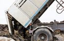 Békésen, telephelyen, pótkocsis teherautó rakományt borított le, közben a szerelvény az oldalára borult. A jármű vezetője beszorult a fülkébe. A kép illusztráció. Kép: Vecteezy Békésen, telephelyen, pótkocsis teherautó rakományt borított le, közben a szerelvény az oldalára borult. A jármű vezetője beszorult a fülkébe. A kép illusztráció. Kép: Vecteezy