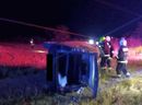 Villanyoszlopnak ütközött, majd az oldalára borult egy személyautó szombaton, este, Körösladány külterületén. Kép forrása: Békés Vármegyei Katasztrófavédelmi Igazgatóság Villanyoszlopnak ütközött, majd az oldalára borult egy személyautó szombaton, este, Körösladány külterületén. Kép forrása: Békés Vármegyei Katasztrófavédelmi Igazgatóság