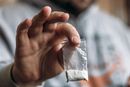 Kábítószergyanús kristályos anyagot találtak a rendőrök egy autóban, Kaszaperen, míg másik járműben, Szarvason, a vezető övtáskájában fehér por és kábítószer fogyasztásához használt eszközök voltak. A kép illusztráció. Kép: DepositPhotos Kábítószergyanús kristályos anyagot találtak a rendőrök egy autóban, Kaszaperen, míg másik járműben, Szarvason, a vezető övtáskájában fehér por és kábítószer fogyasztásához használt eszközök voltak. A kép illusztráció. Kép: DepositPhotos