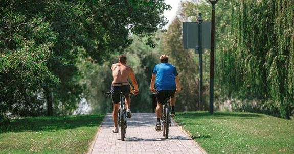 A pályázatot először 2006-ban írták ki, hogy a munkába járásban és a mindennapi közlekedésben egyre nagyobb szerepet kapjon a kerékpár, hozzájárulva az egészségesebb életmódhoz és a környezet védelméhez. A kép illusztráció. Kép: csodalatosmagyarorszag.hu A pályázatot először 2006-ban írták ki, hogy a munkába járásban és a mindennapi közlekedésben egyre nagyobb szerepet kapjon a kerékpár, hozzájárulva az egészségesebb életmódhoz és a környezet védelméhez. A kép illusztráció. Kép: csodalatosmagyarorszag.hu