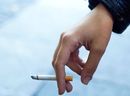 A bucsai apa a 13 éves lányának rendszeresen alkoholt és cigarettát adott. A kép illusztráció. Kép: LaSexta A bucsai apa a 13 éves lányának rendszeresen alkoholt és cigarettát adott. A kép illusztráció. Kép: LaSexta