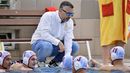 Fodor Ádám vezetőedző eligazítást tart az előző bajnokság finisében a csabai ifjúsági csapatnak a most is egyik legnagyobb rivális, a kecskemétiek elleni csata szünetében. Kép: Such Tamás Fodor Ádám vezetőedző eligazítást tart az előző bajnokság finisében a csabai ifjúsági csapatnak a most is egyik legnagyobb rivális, a kecskemétiek elleni csata szünetében. Kép: Such Tamás