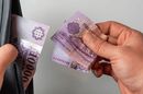 Miután a 35 éves férfi távozott, a könnyű sérülést szenvedett házigazda akkor látta, hogy hiányzik több tízezer forintja. A kép illusztráció. Kép: Shutterstock Miután a 35 éves férfi távozott, a könnyű sérülést szenvedett házigazda akkor látta, hogy hiányzik több tízezer forintja. A kép illusztráció. Kép: Shutterstock