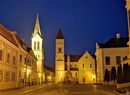Pénteken, este, nyolc órától zseblámpás túrán lehet felfedezni a Szent Mihály Főszékesegyház harangtornyát, a templomteret, az altemplomot és a Szent György Kápolnát. A képen a főszékesegyház. Kép: kozepkoritemplom.hu Pénteken, este, nyolc órától zseblámpás túrán lehet felfedezni a Szent Mihály Főszékesegyház harangtornyát, a templomteret, az altemplomot és a Szent György Kápolnát. A képen a főszékesegyház. Kép: kozepkoritemplom.hu
