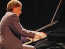 A ráadásban Tóth Péter Brahms Sz-dúr intermezzóját és Liszt Balcsillagzat című művét játszotta el A ráadásban Tóth Péter Brahms Sz-dúr intermezzóját és Liszt Balcsillagzat című művét játszotta el