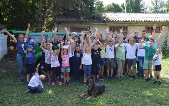 A felgyeletet a BVRFK Humnigazgatsi Szolglat munkatrsai s az iskolark lttk el, de sok idt tltttek a tborban a bnmegelzssel, a baleset-megelzssel foglalkozk is. Kp forrsa: Bks vrmegyei rendrsg Facebook-oldala)   