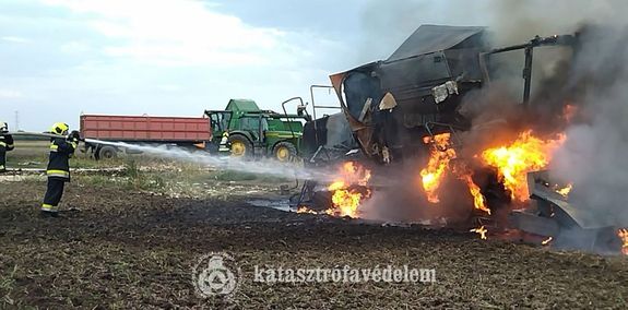 Kigyulladt a kukoricabetakart kombjn Ktegyhza klterletn, szerdn, dlutn, Ktegyhza klterletn. Kp forrsa: Bks Vrmegyei Katasztrfavdelmi Igazgatsg   