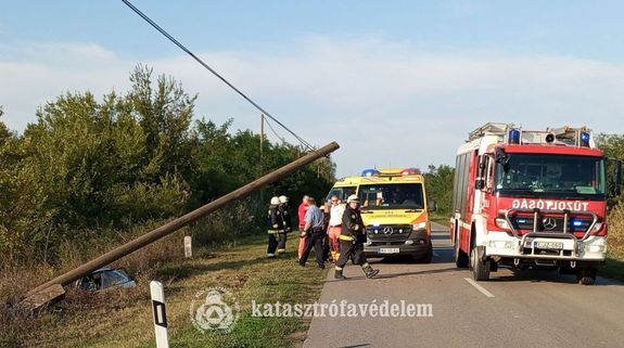 Kt szemlygpkocsi karambolozott Gyula s Ktegyhza kztt, a 4434-es ton, szeptember 19-n, dlutn. Kp forrsa: Bks Vrmegyei Katasztrfavdelmi Igazgatsg   