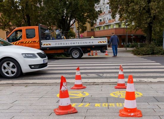 A Kossuth tr tbb zebrjnl lthatk a jelek. Kp forrsa: dr. Grgnyi Ern polgrmester Facebook-oldala   