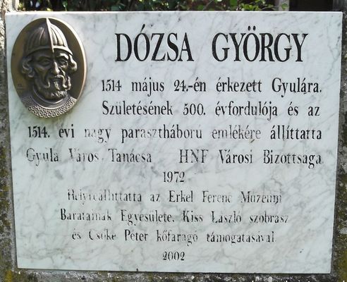 Dzsa Gyrgy dombormves emlktbljnak alkotja Kiss Lszl szobrsz. Az emlkmvet 1972. jnius 10-n avattk, majd 2002-ben, a helyrellts alkalmval. Forrs s kp: Kztrkp