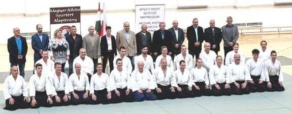 Makn, az Erdei Jnos Vrosi Sportcsarnokban, 14 aikidoka vizsgzott sikeresen, kztk Bks vrmegyei sportolk is. Kp forrsa: Szerz