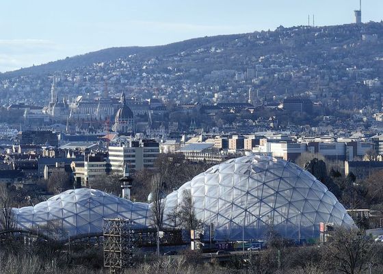 Az slny krt 16. helyszne Budapesten, az llatkerthez tartoz Biodm, amelynek bejrata nem azonos az llatkert szoksos bejrataival. A Biodm az llatkerti krt Hermina t fel es vge kzelben, az llatkerti krt. 16. szm alatt tallhat. Kp forrsa: Wikipdia   